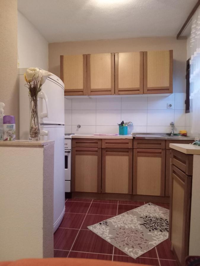 Apartamento Zelena Oaza Visoko Exterior foto